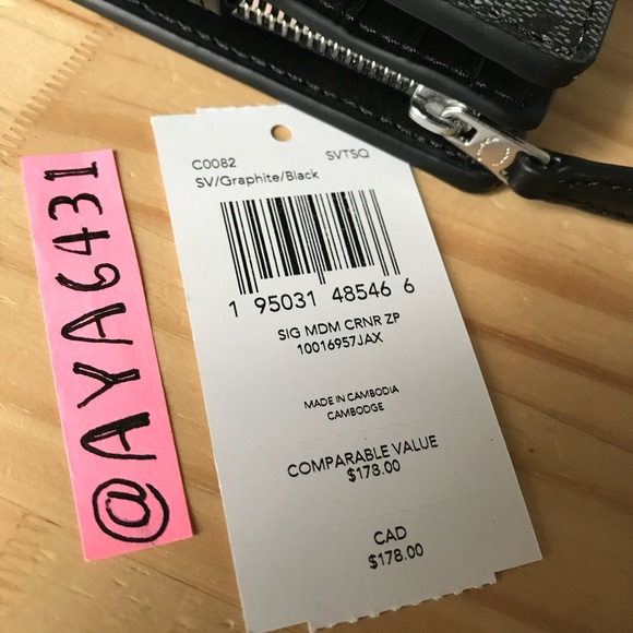 Coach wallet🎈🎈 - Picture 8 of 8